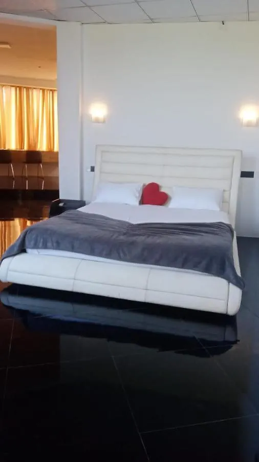 Qiqi Airport Villa Katunayake Guest house